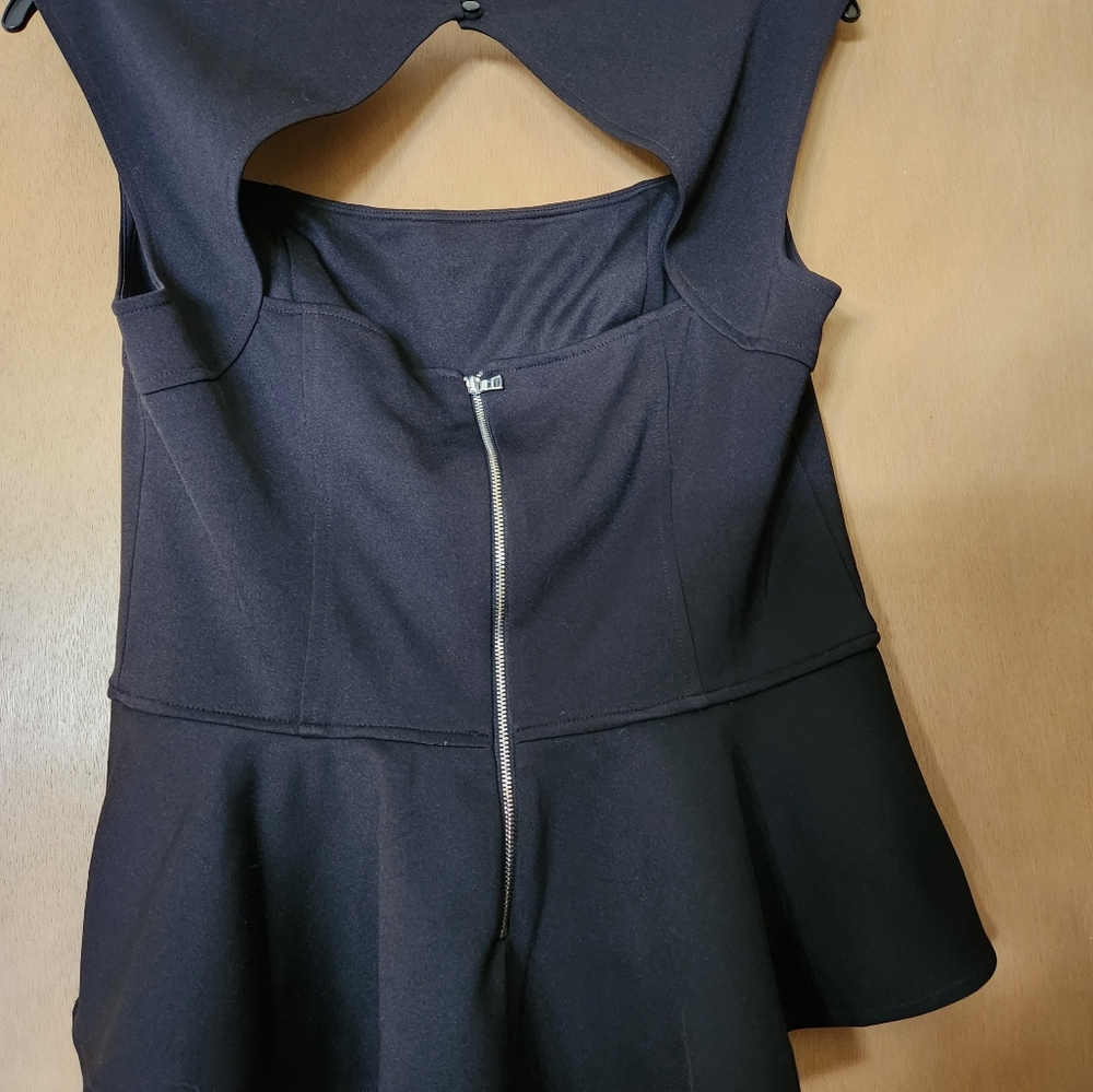 Top - Picture 2 of 2